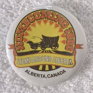 5/$25 Vintage Homecoming 1980 Stamp Around Alberta Pin Back Button